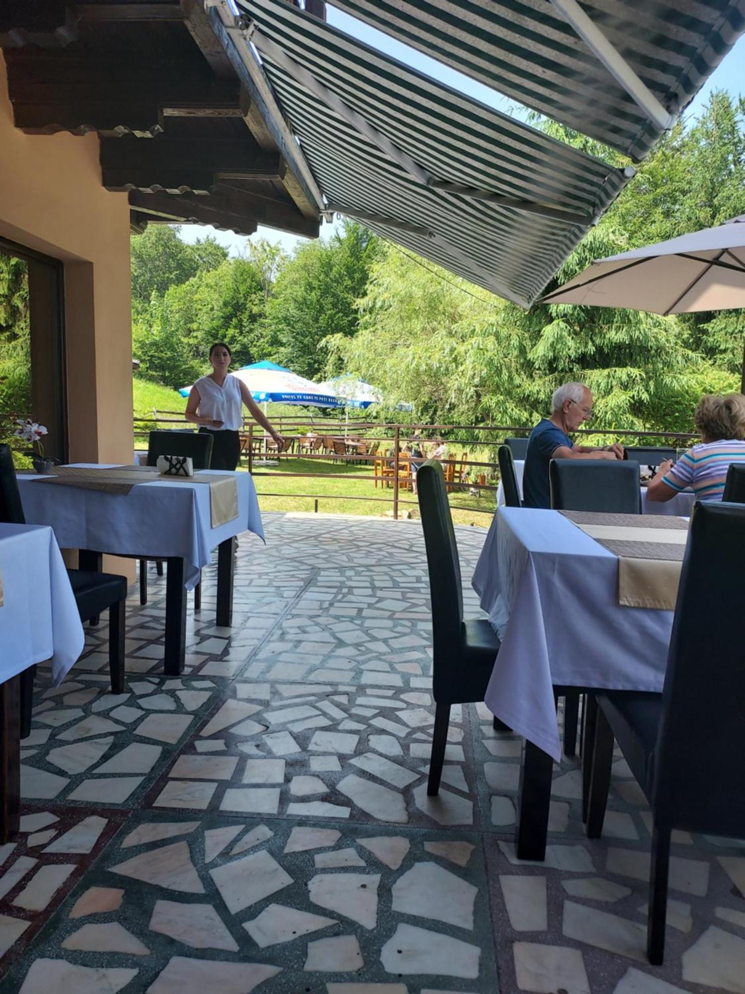 Pensiunea La Taverna Trăisteni Exteriér fotografie
