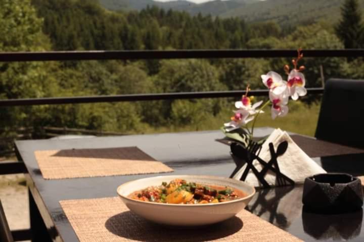 Pensiunea La Taverna Trăisteni Exteriér fotografie