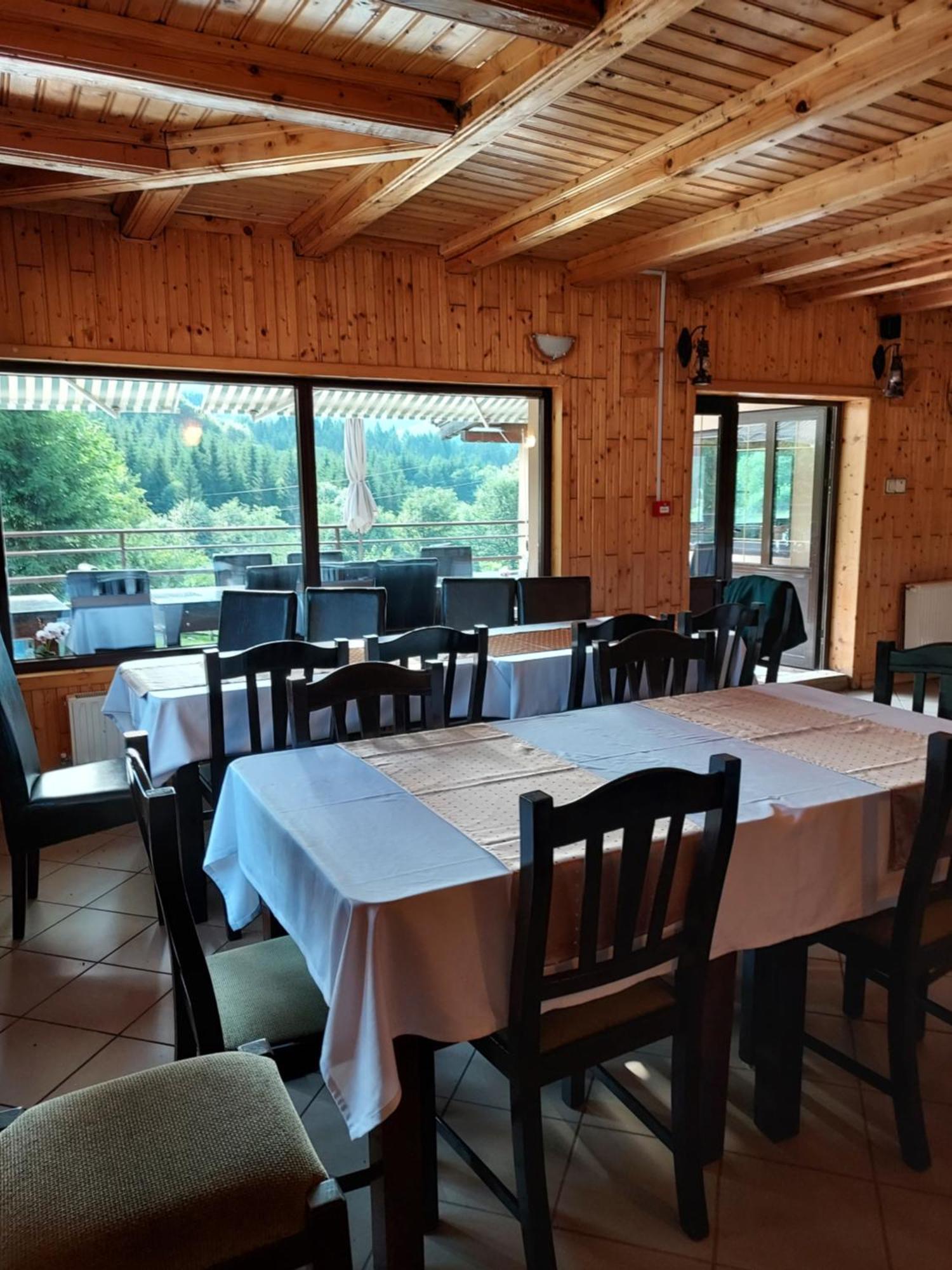 Pensiunea La Taverna Trăisteni Exteriér fotografie