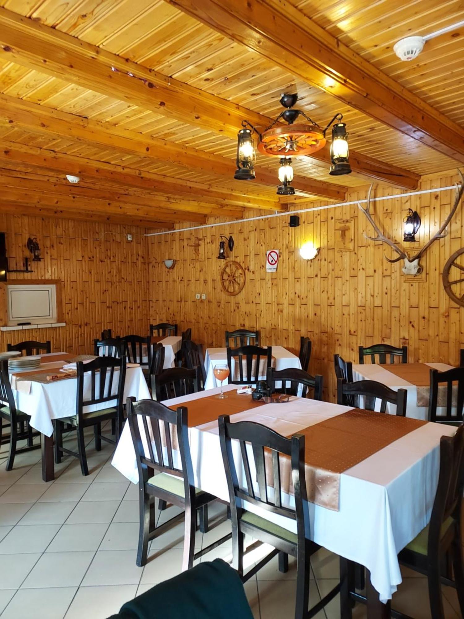 Pensiunea La Taverna Trăisteni Exteriér fotografie