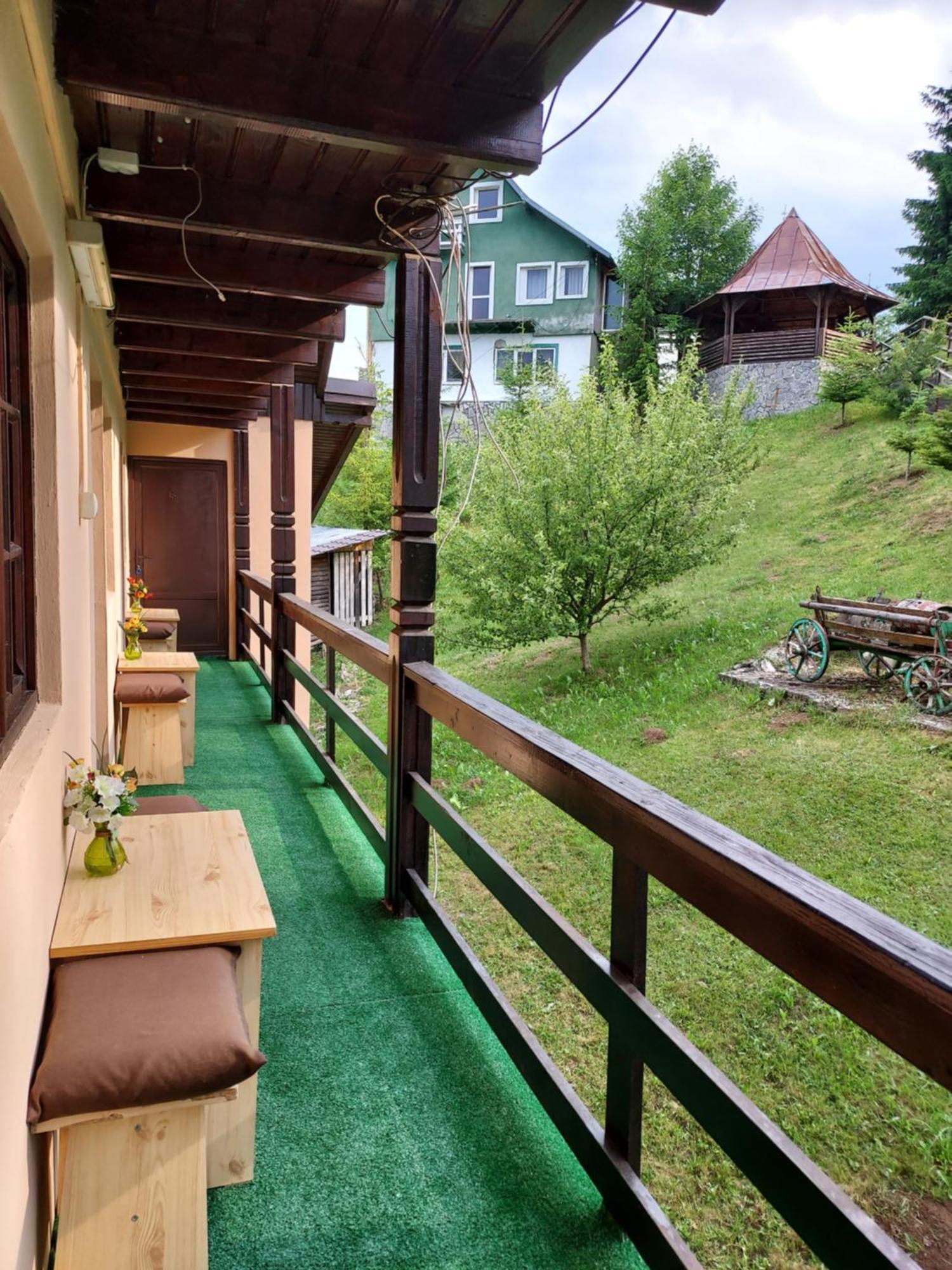 Pensiunea La Taverna Trăisteni Exteriér fotografie