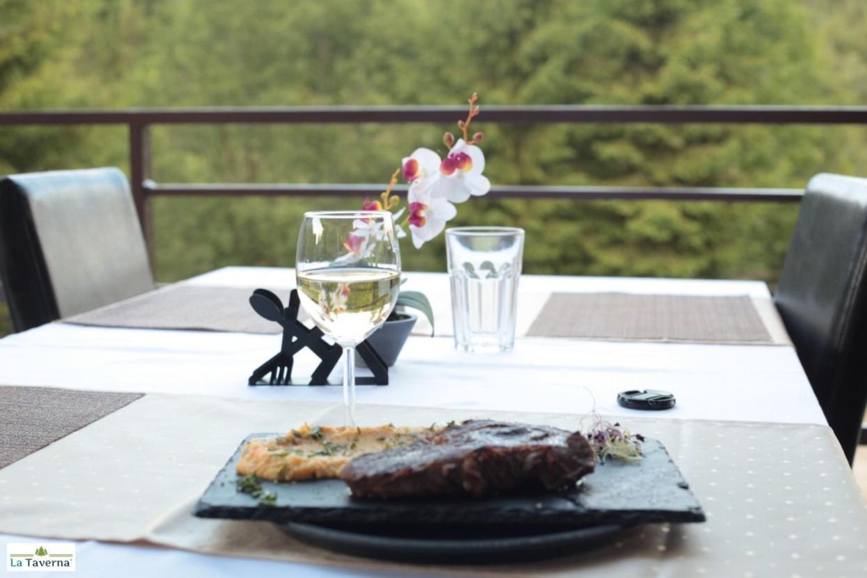Pensiunea La Taverna Trăisteni Exteriér fotografie