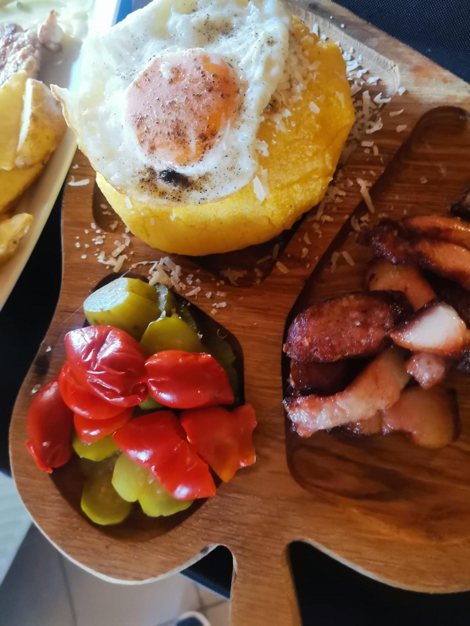 Pensiunea La Taverna Trăisteni Exteriér fotografie