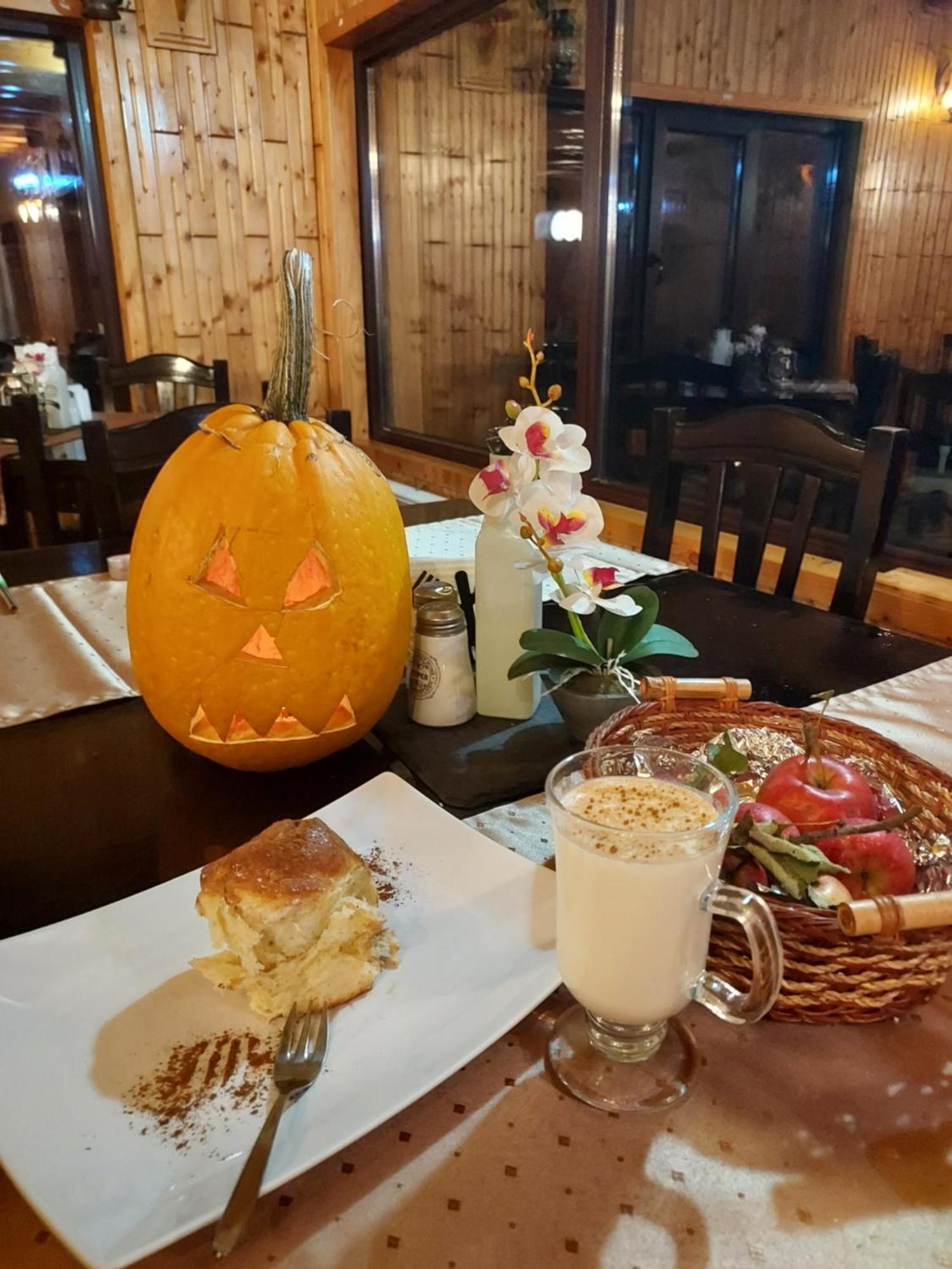 Pensiunea La Taverna Trăisteni Exteriér fotografie