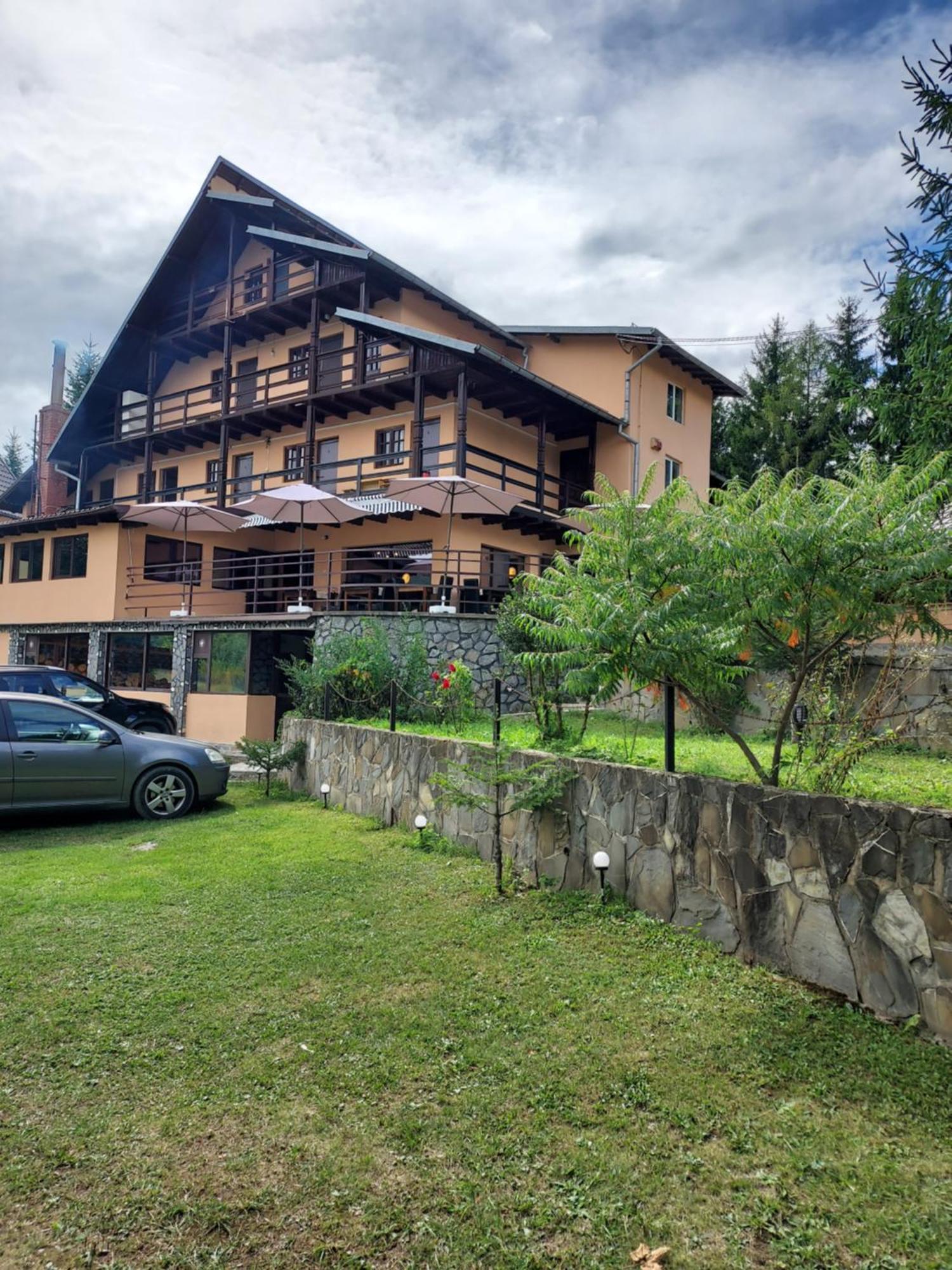 Pensiunea La Taverna Trăisteni Exteriér fotografie