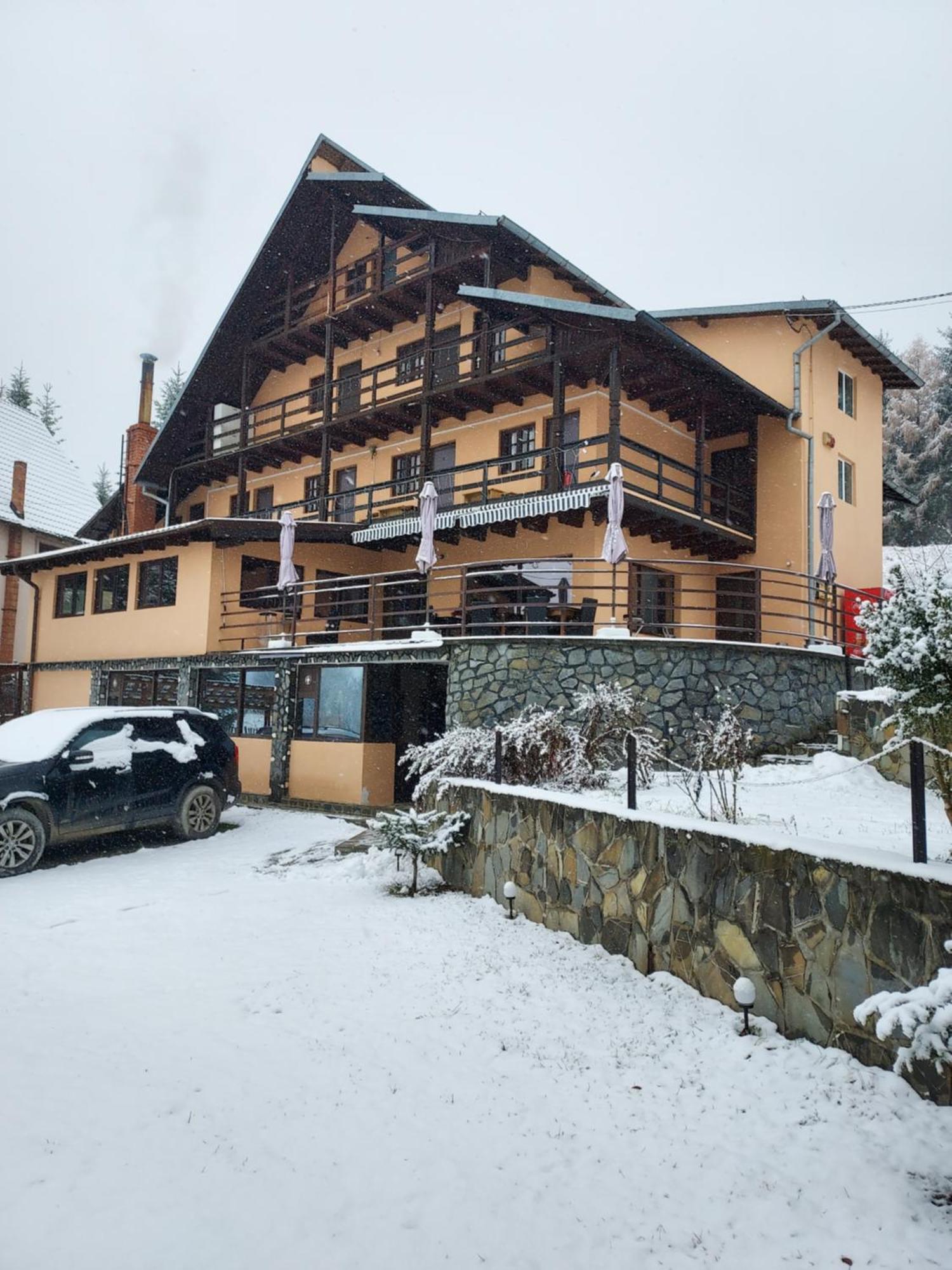 Pensiunea La Taverna Trăisteni Exteriér fotografie